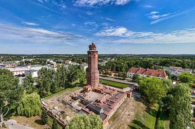 Zamek krzyżacki w Brodnicy z wieżą – widok z lotu ptaka